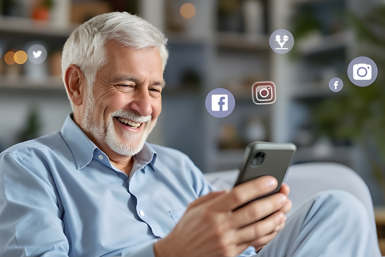 Retraité utilisant son téléphone portable avec des icônes de réseaux sociaux, illustrant l’apprentissage des outils numériques.